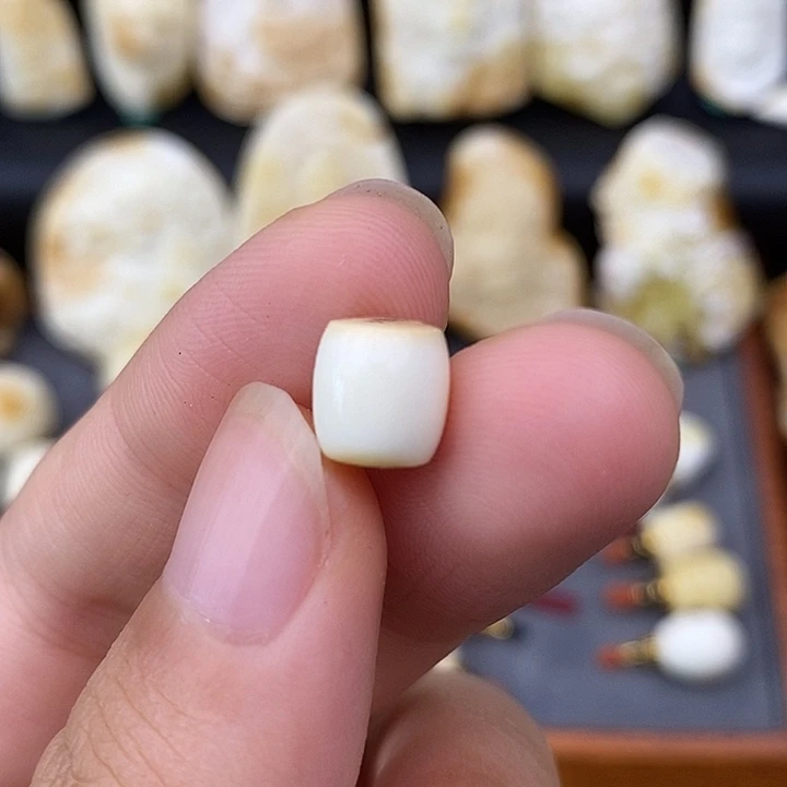 未镶嵌琥珀裸石8直切微瑕b84