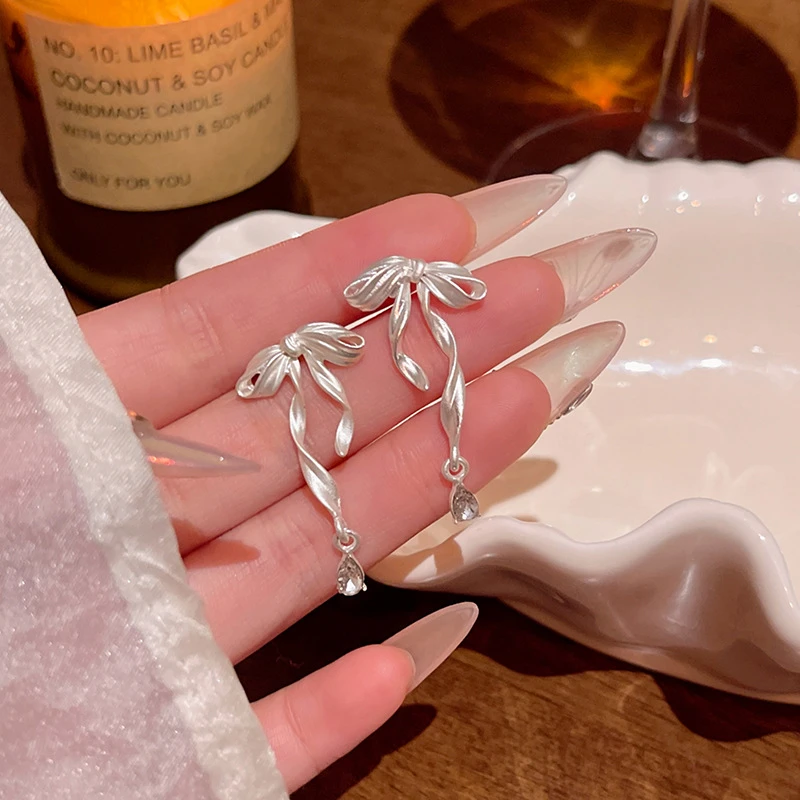 合金耳饰 法式蝴蝶结高级轻奢千金感长款流苏宫廷气质百搭耳钉