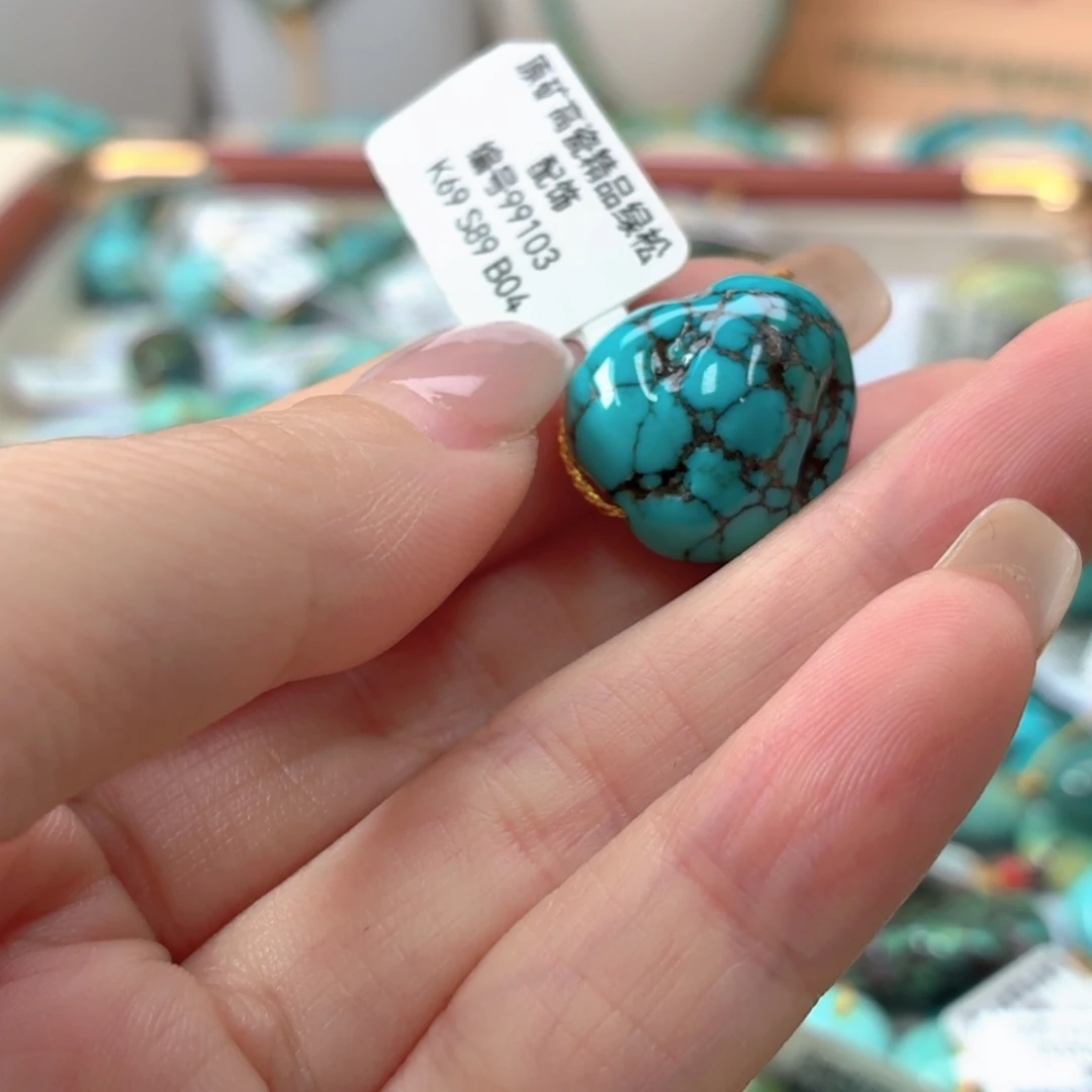 绿松石未镶嵌珠宝奇石