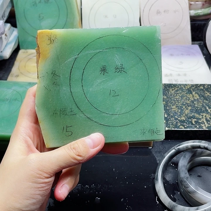 石英质玉未镶嵌手镯定制