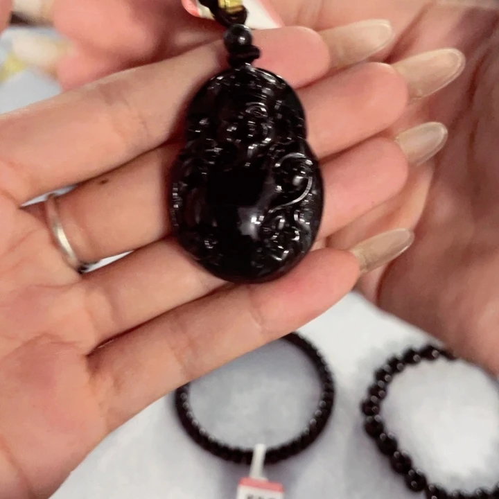 翡翠未镶嵌颈饰1111