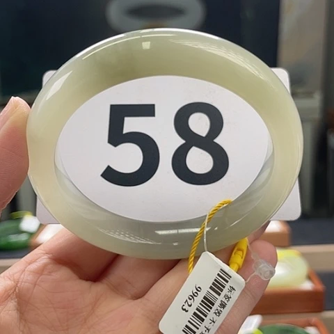 和田玉手镯未镶嵌  微瑕