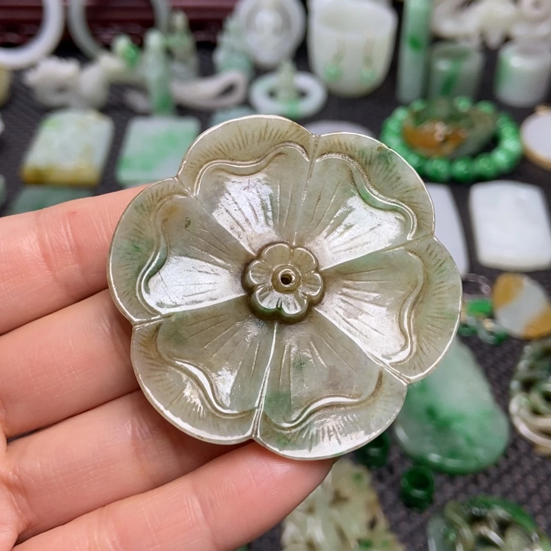 翡翠未镶嵌挂件清