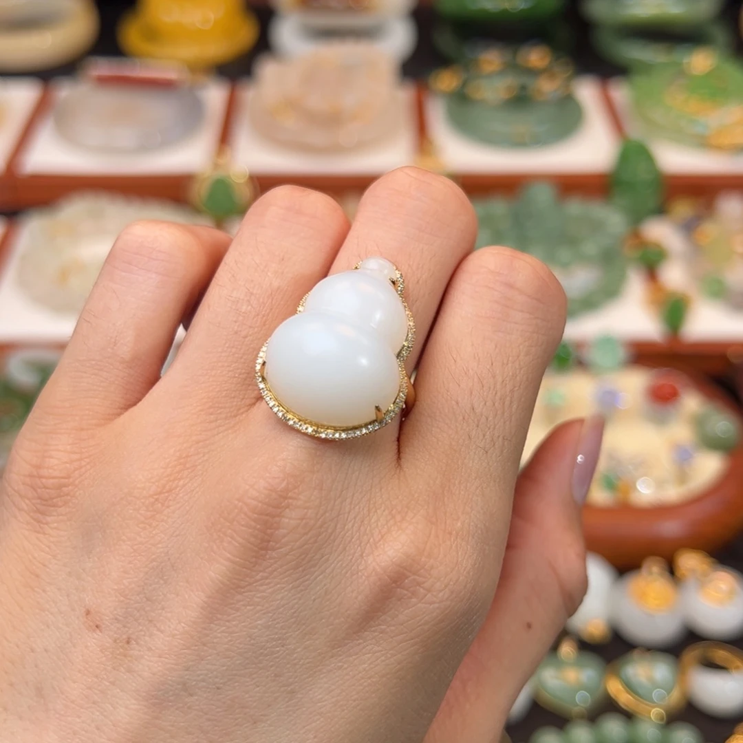 和田玉戒指18K金镶嵌