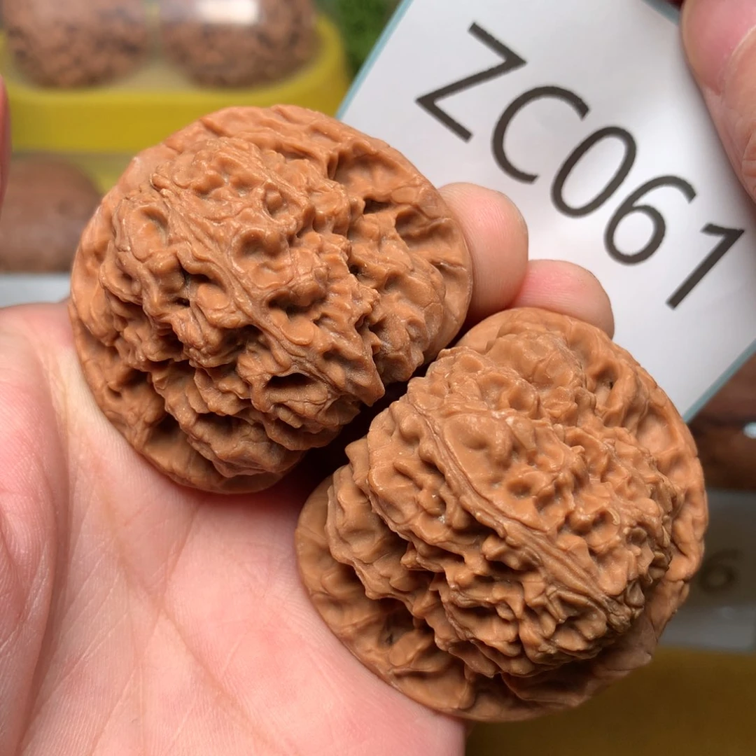 文玩核桃把件粗筋红皮球疆43
