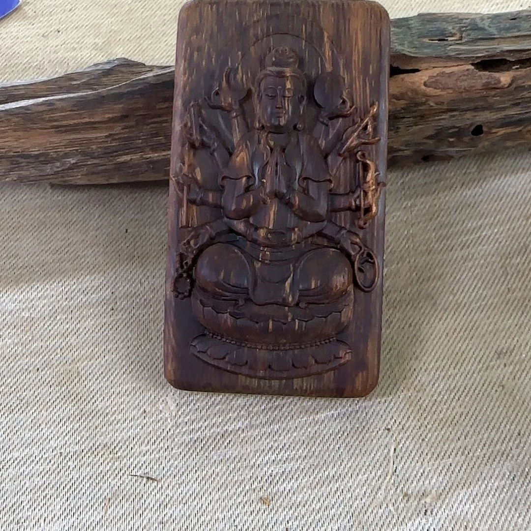 沉香碎屑沉香雕刻牌子千手观音沉水级多样性发一