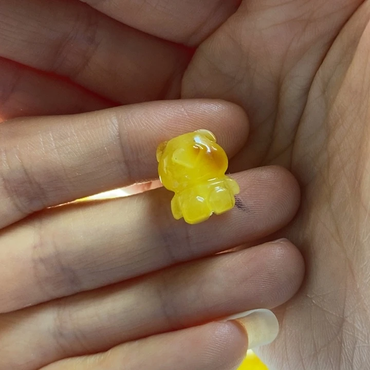 蜜蜡裸石未镶嵌小*浩瑕疵