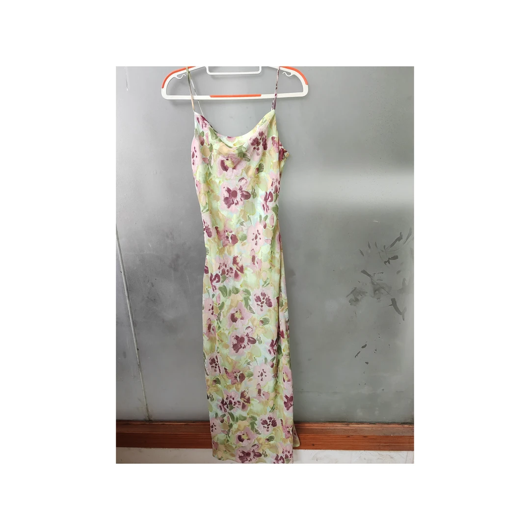 细吊带连衣裙夏季印花显瘦优雅荡领质感高级