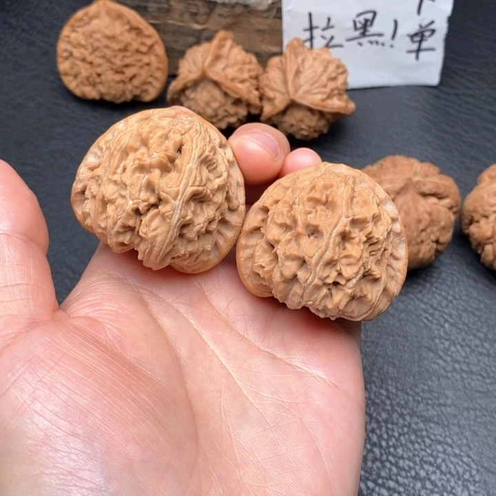 桃核把件尺寸41.8三角白