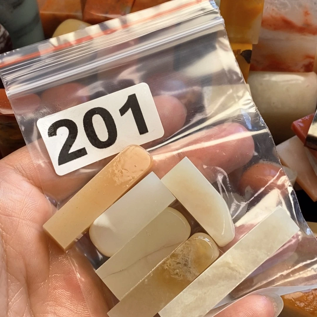 寿山石印石萌**瘦老挝石111