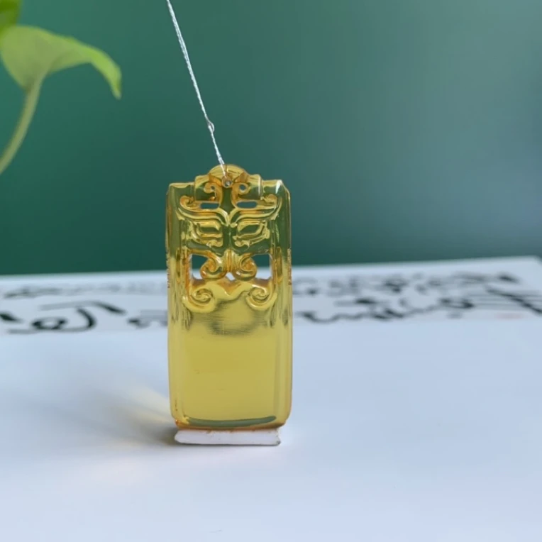 02天然无优化墨西哥全净水高蓝全手工雕刻蓝珀饕餮平安牌挂坠