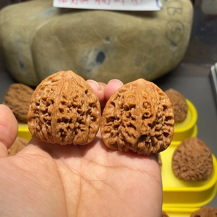 文玩核桃把件32号，40尺全品三角疆