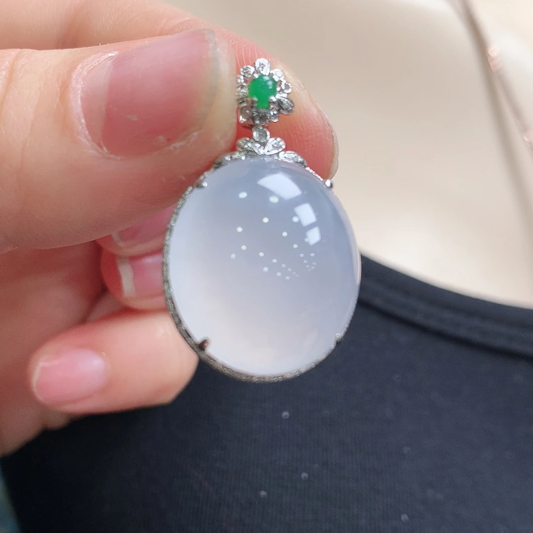 翡翠颈饰18K金镶嵌蛋面