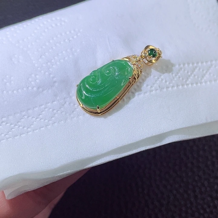 翡翠颈饰18K金镶嵌翡翠