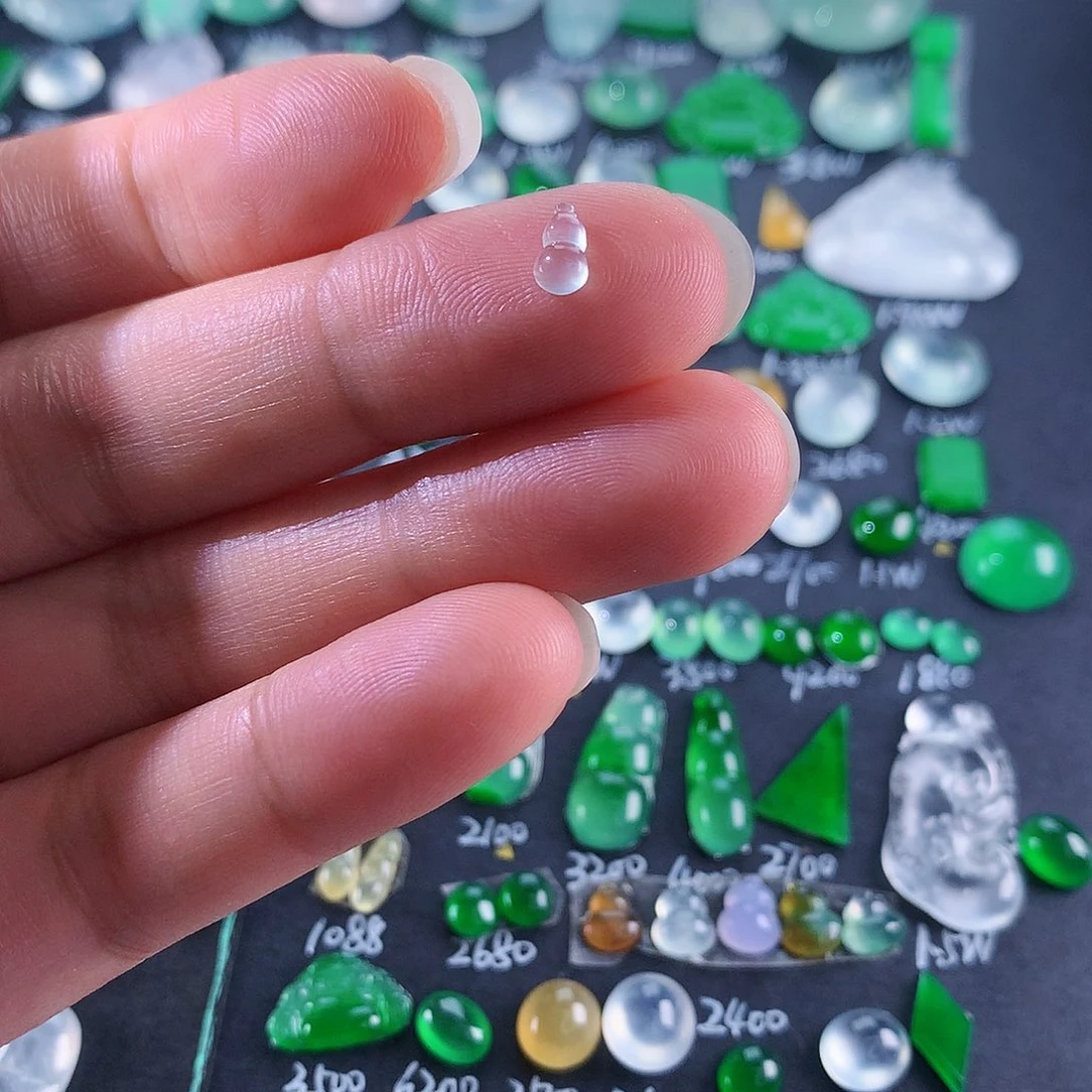 翡翠颈饰未镶嵌天然翡翠高冰葫芦