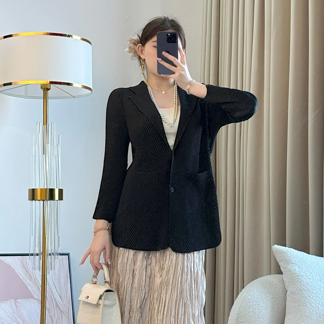 2025春季新款褶皱优雅气质宽松时尚显瘦西装大码外套女