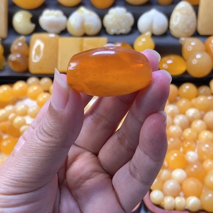 琥珀未镶嵌颈饰天然蜜蜡