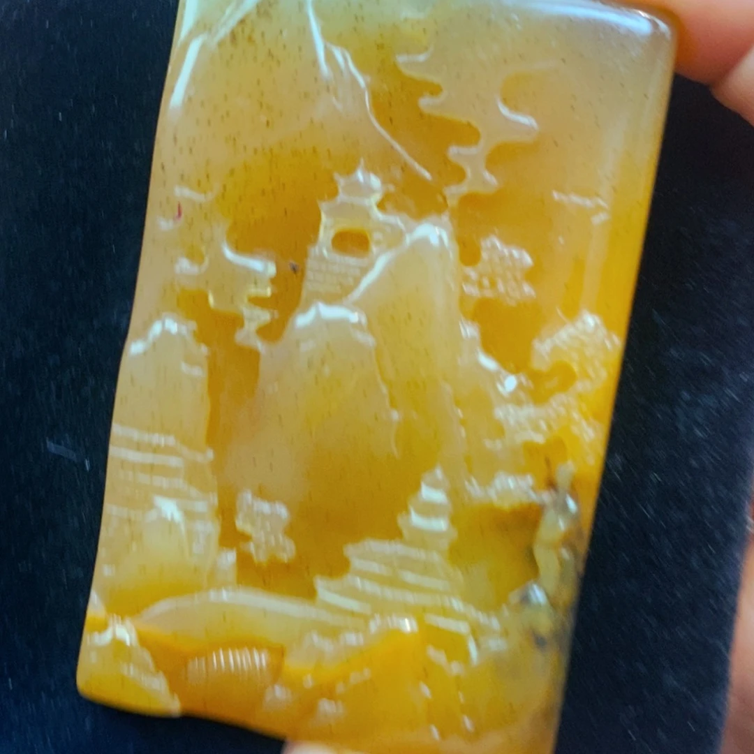 未镶嵌石英质玉（黄龙玉）颈饰