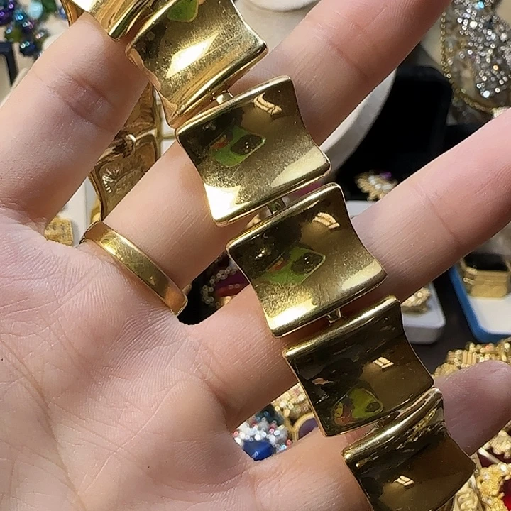 合金玻璃她说她不想去了