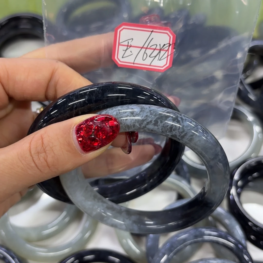 岫玉手镯未镶嵌玉*