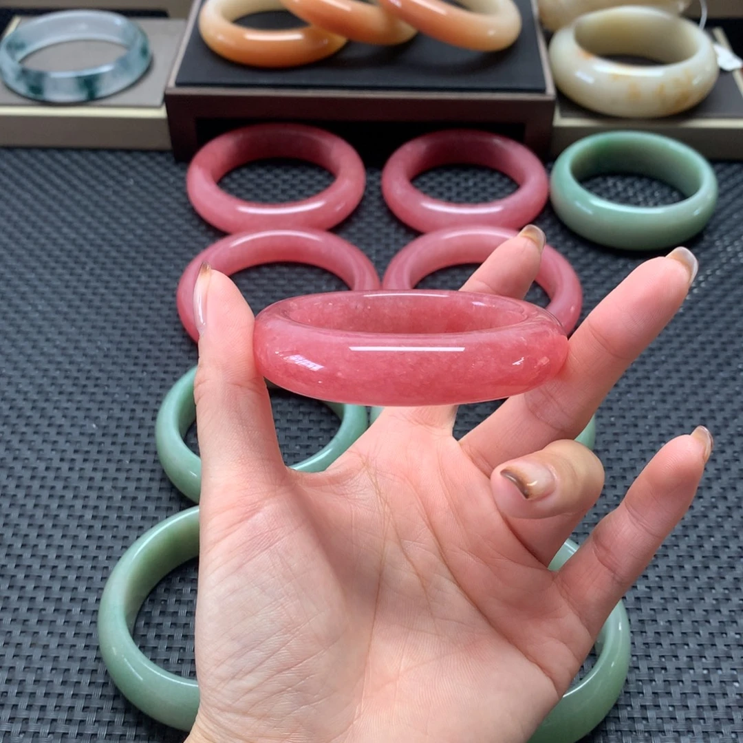 糖***)未镶嵌手镯石英岩玉