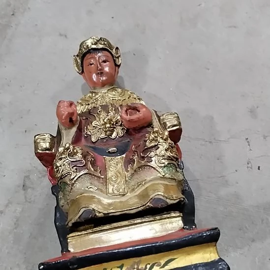 李***莉瓷器黑色的形状的
