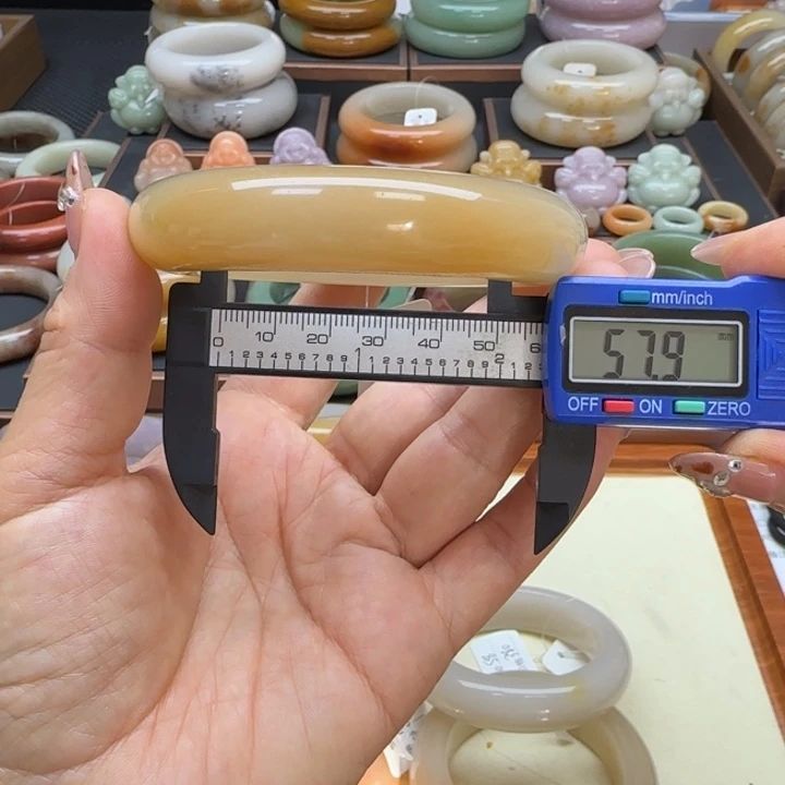 石英岩玉未镶嵌手镯