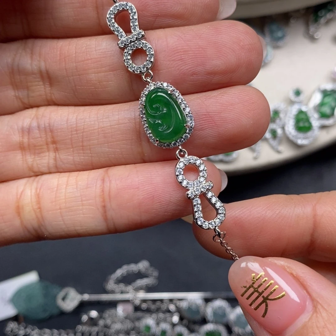 翡翠颈饰未镶嵌翡翠