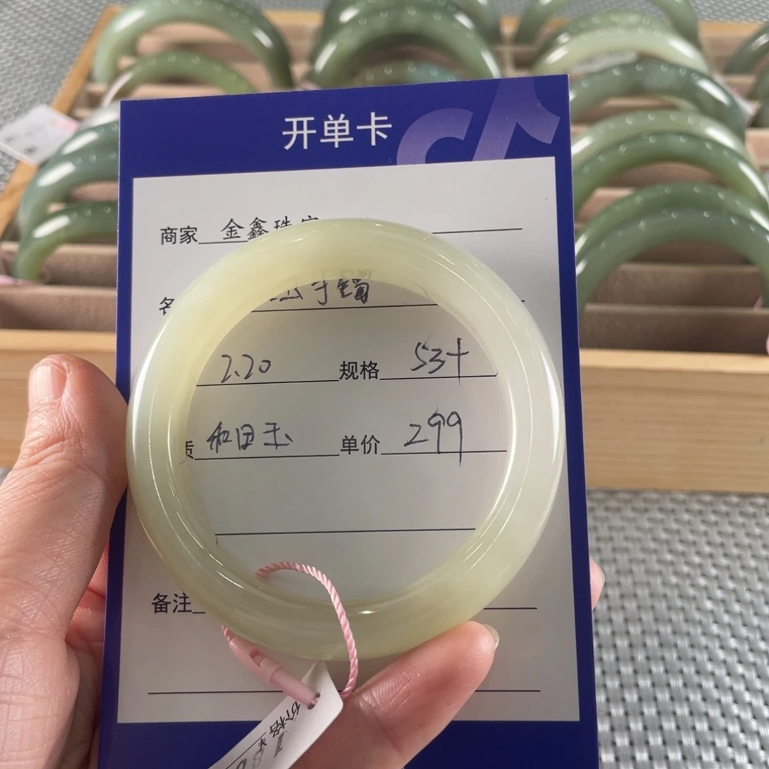 和田玉手镯未镶嵌