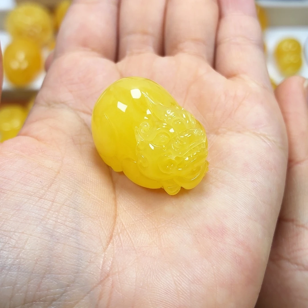 蜜蜡未镶嵌颈饰焦皮浓蜡妖花貔貅