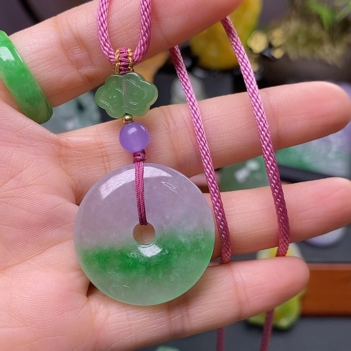 翡翠未镶嵌吊坠(赠链)