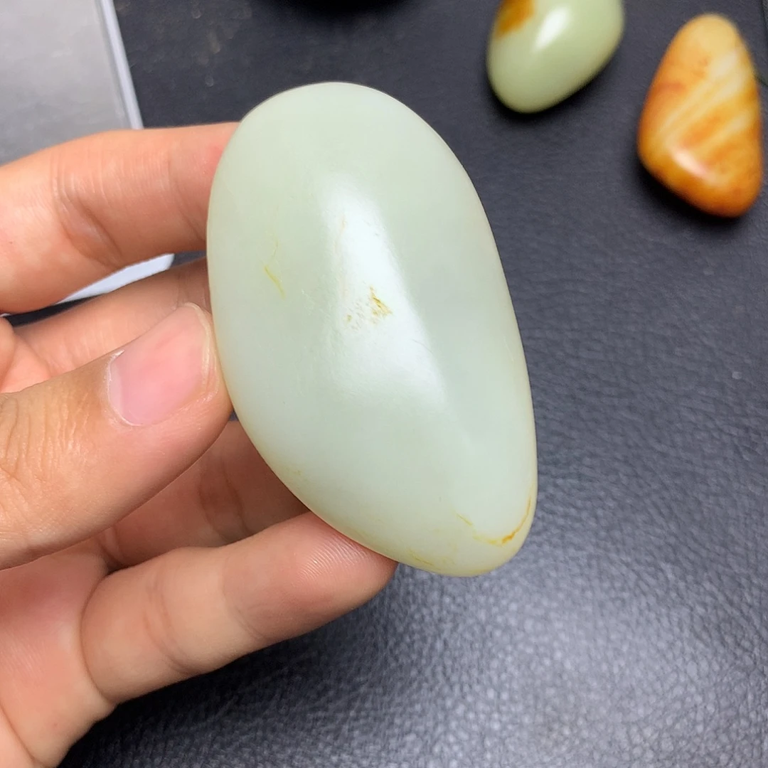 未镶嵌和田玉（糖玉）挂件