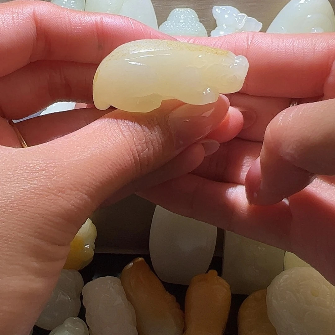 独***下和田玉未镶嵌颈饰