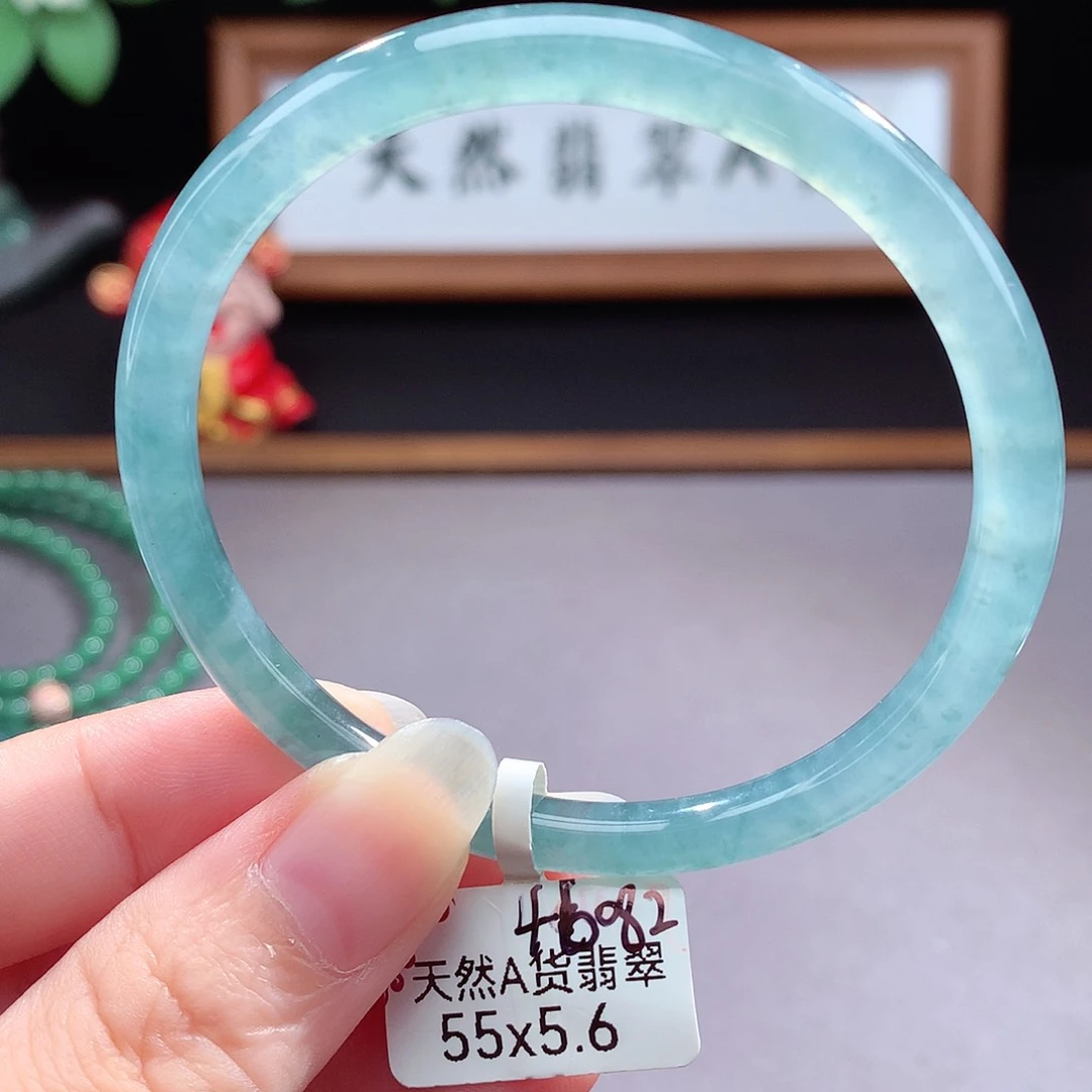 未镶嵌手镯（圆镯）翡翠