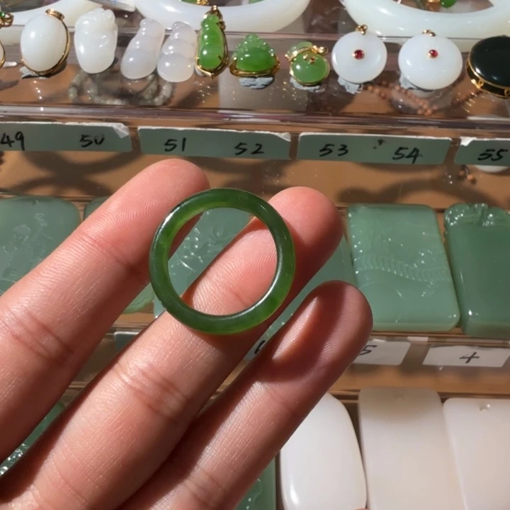 和田玉颈饰未镶嵌正宗俄碧七号矿菠菜绿戒指17圈口黑点活动价