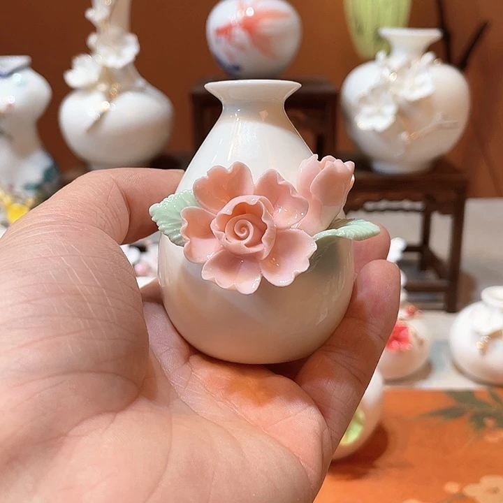 手工陶瓷精致摆件