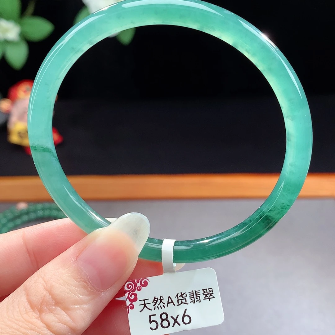 未镶嵌手镯（圆镯）翡翠