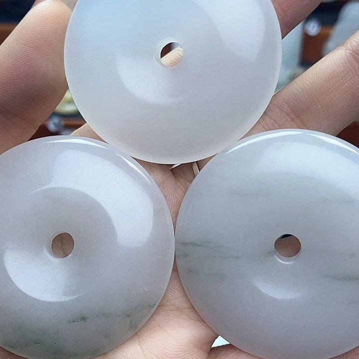石英质玉颈饰合金?****?