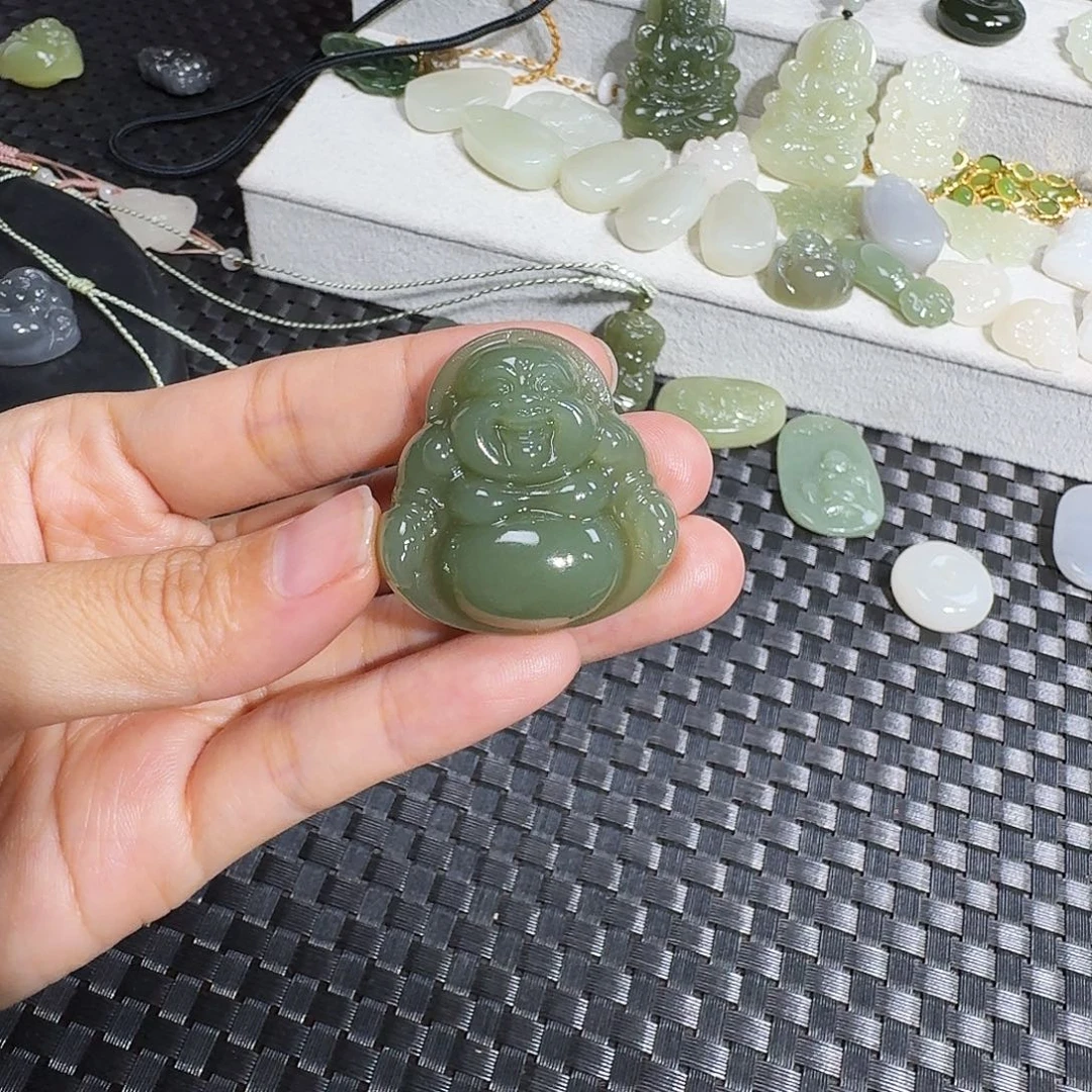 有****和田玉未镶嵌颈饰