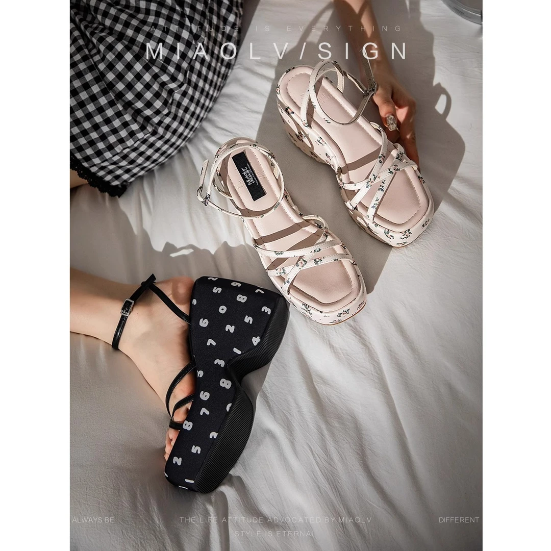 「妙侣」小酷辣~厚底坡跟凉鞋女夏季外穿甜酷风一字带露趾凉拖鞋