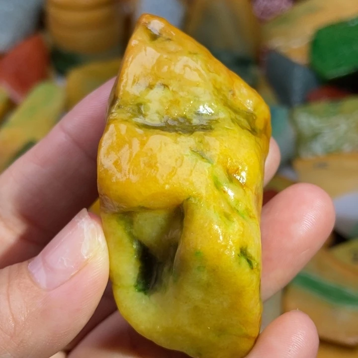 翡翠未镶嵌颈饰缅甸