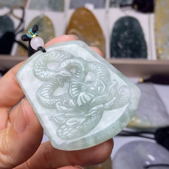 翡翠未镶嵌颈饰翡翠