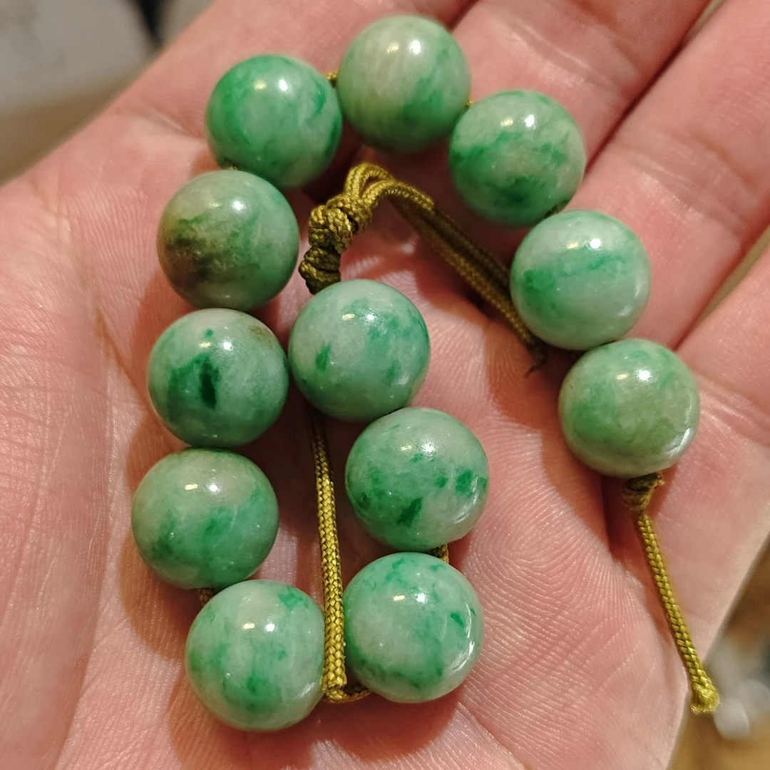 翡翠a货白底青珠子
