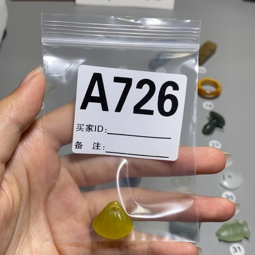 蛇纹石玉合金颈饰缘**月