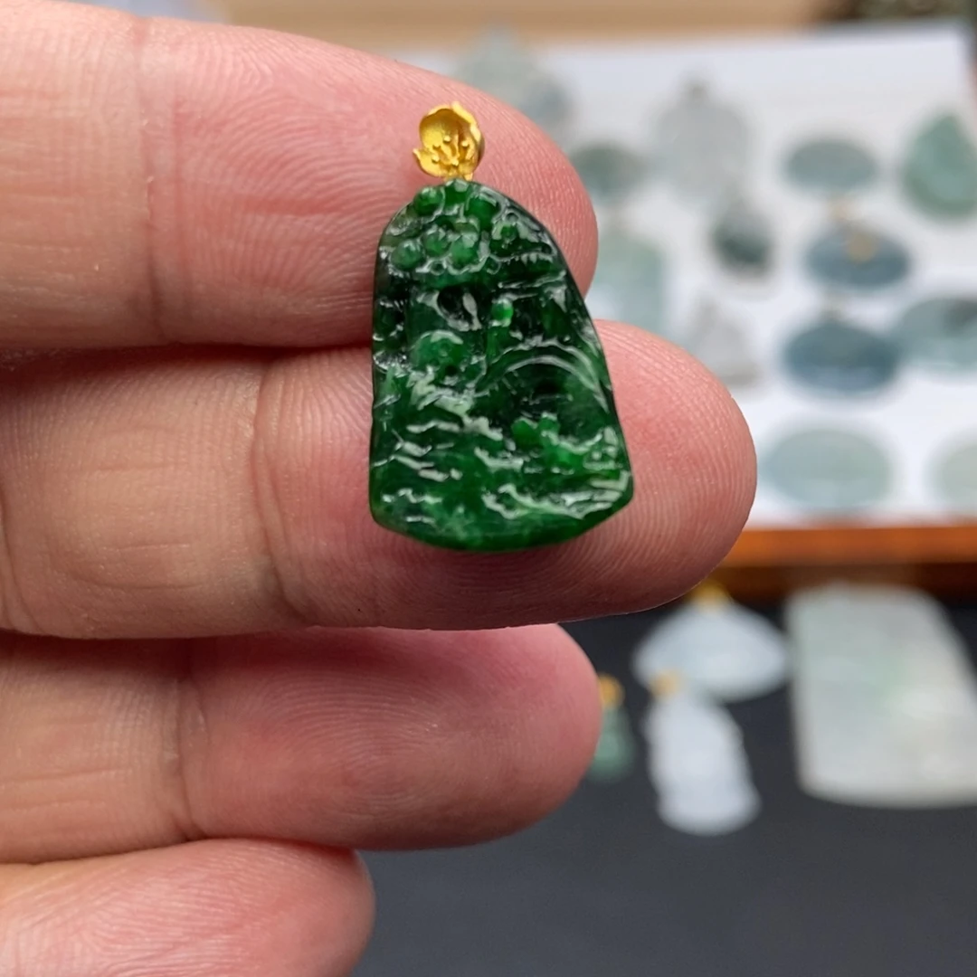翡翠未镶嵌颈饰山水 天然缅甸A货翡翠