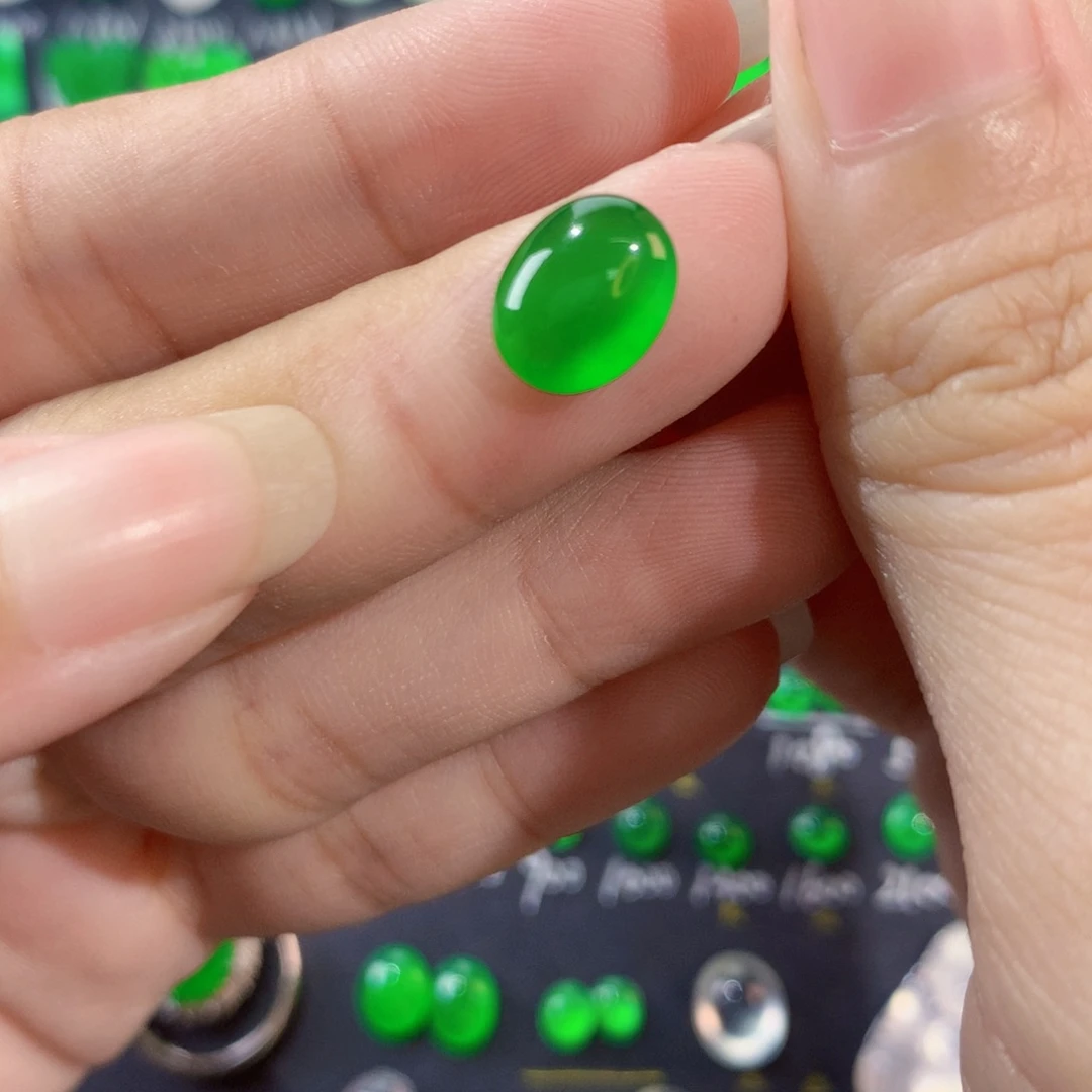 翡翠未镶嵌颈饰毕业款木那绿蛋