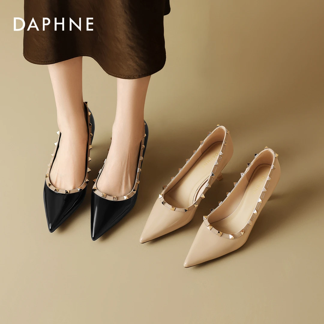 达芙妮2025绝美尖头高跟鞋铆钉浅口职业鞋性感气质不累脚细跟单鞋