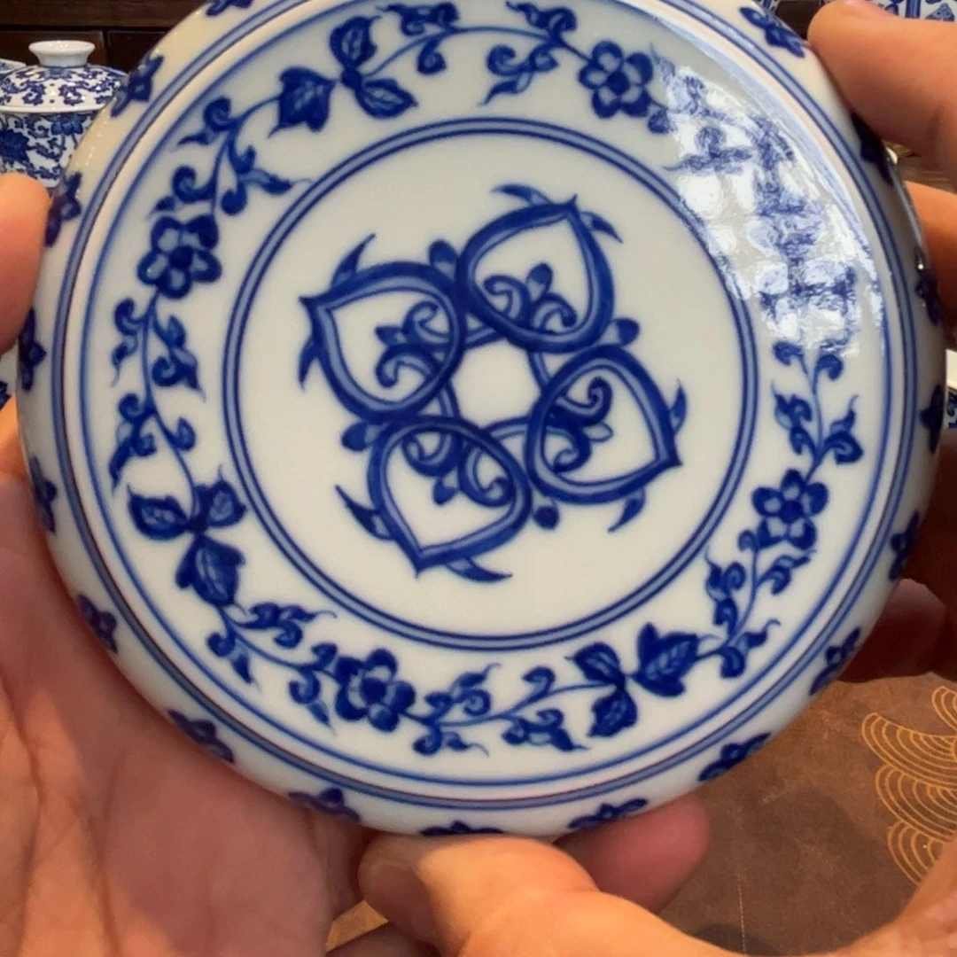 j***n青花宝相盖置一只