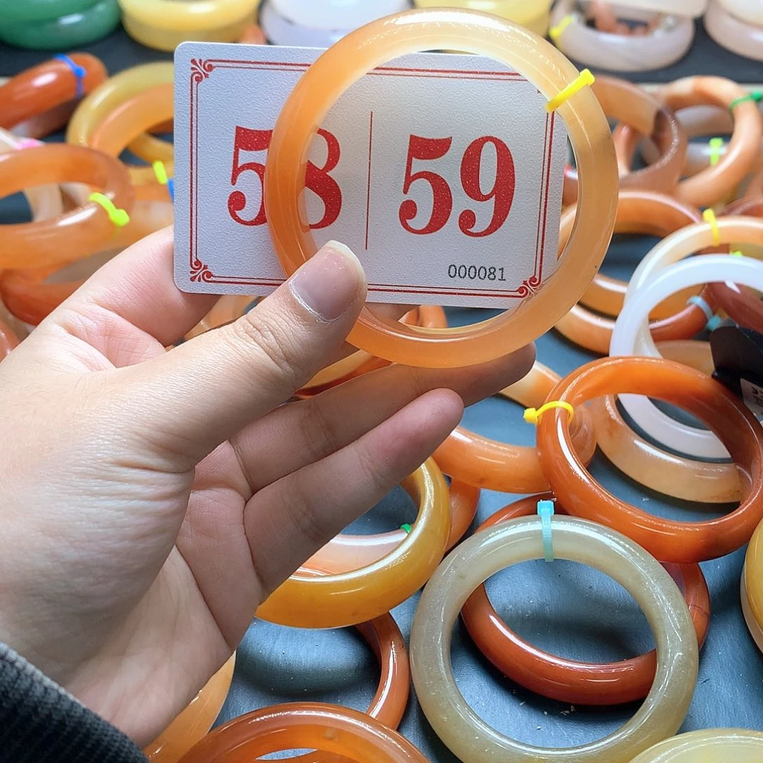 未镶嵌石英质玉（黄龙玉）手镯