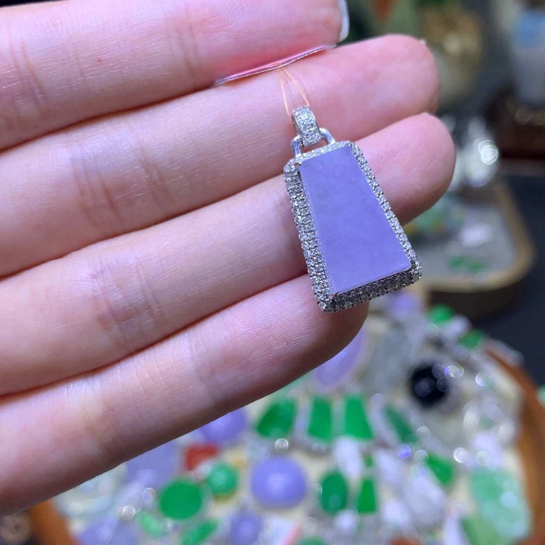 颈饰18K金镶嵌翡翠